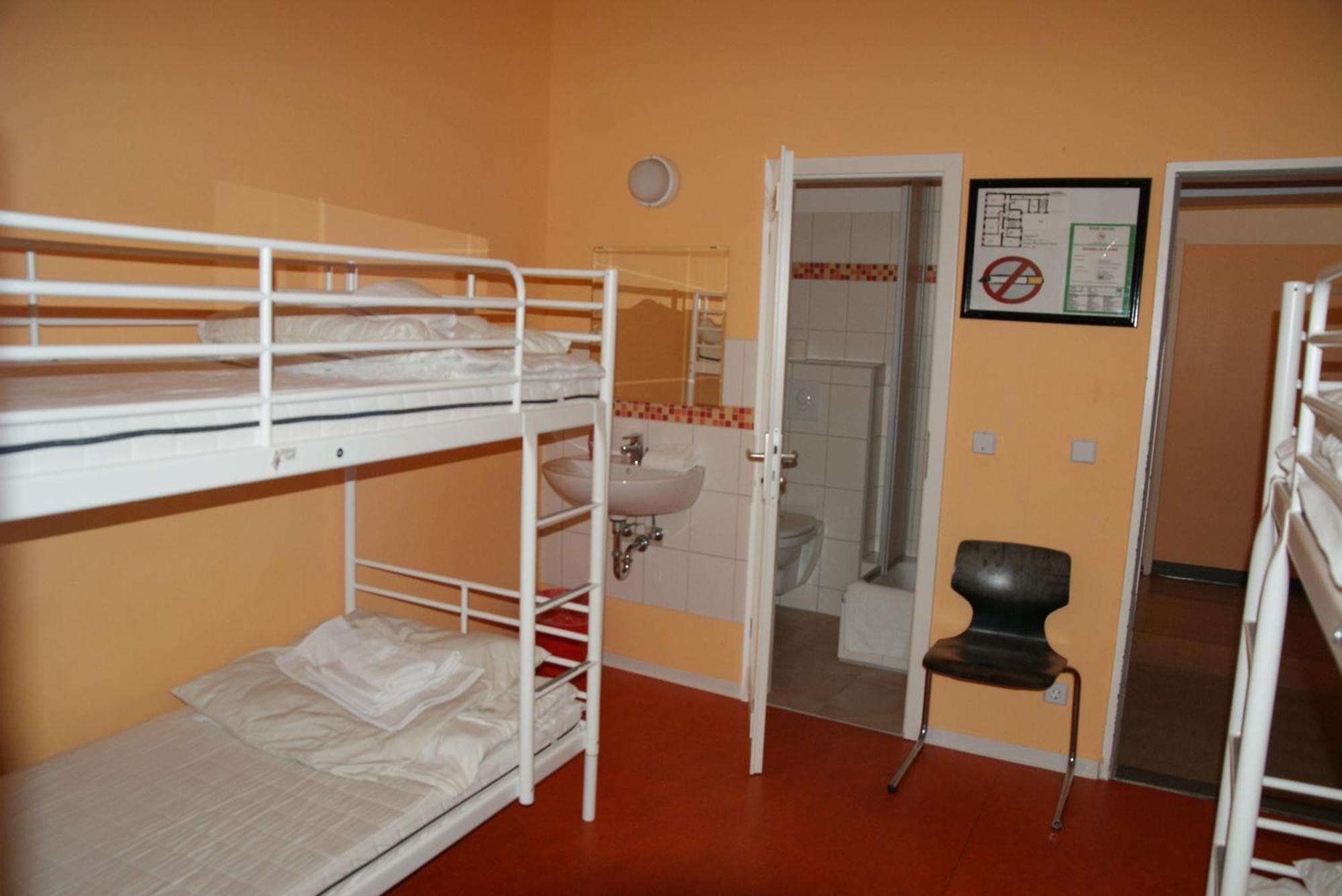 Large Family Room with Private Bathroom,109360917:JPEG