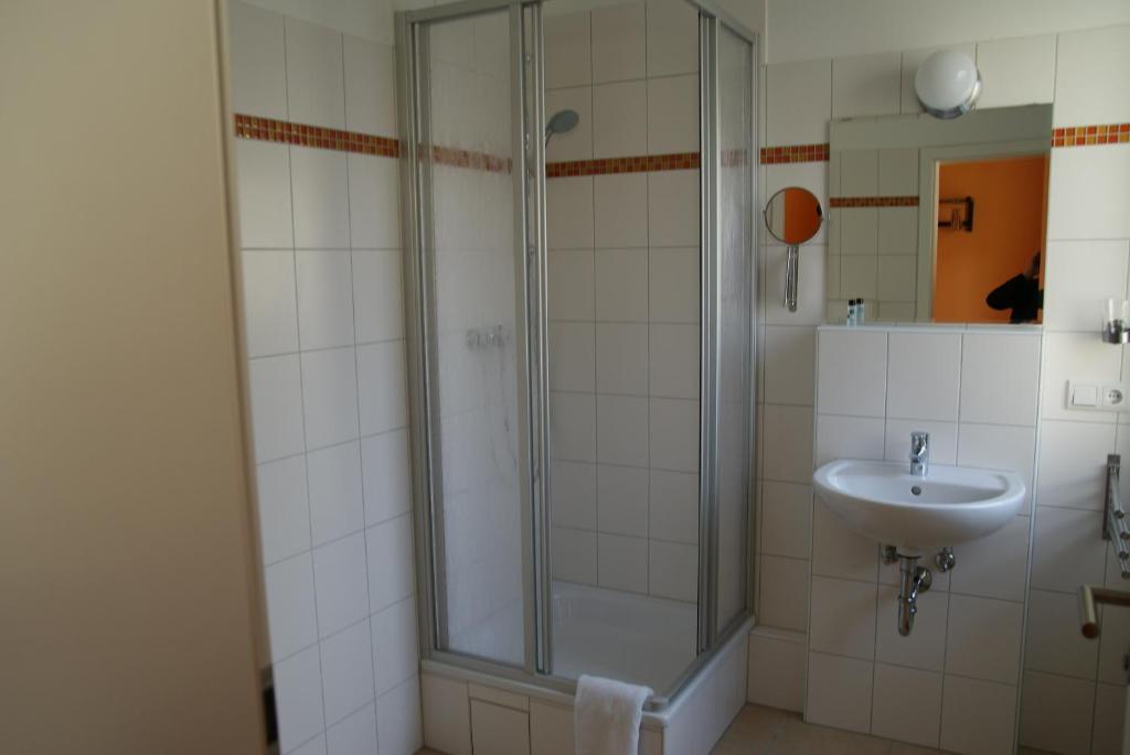 Double Room Private Bathroom,58907293:JPEG